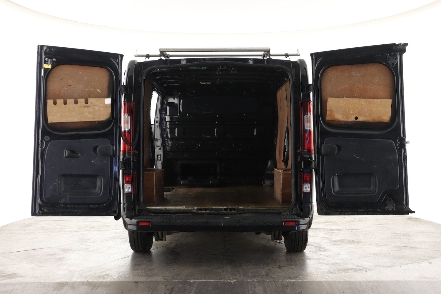 Used Vauxhall Vivaro 2017 for sale - 77873515: Photo 2