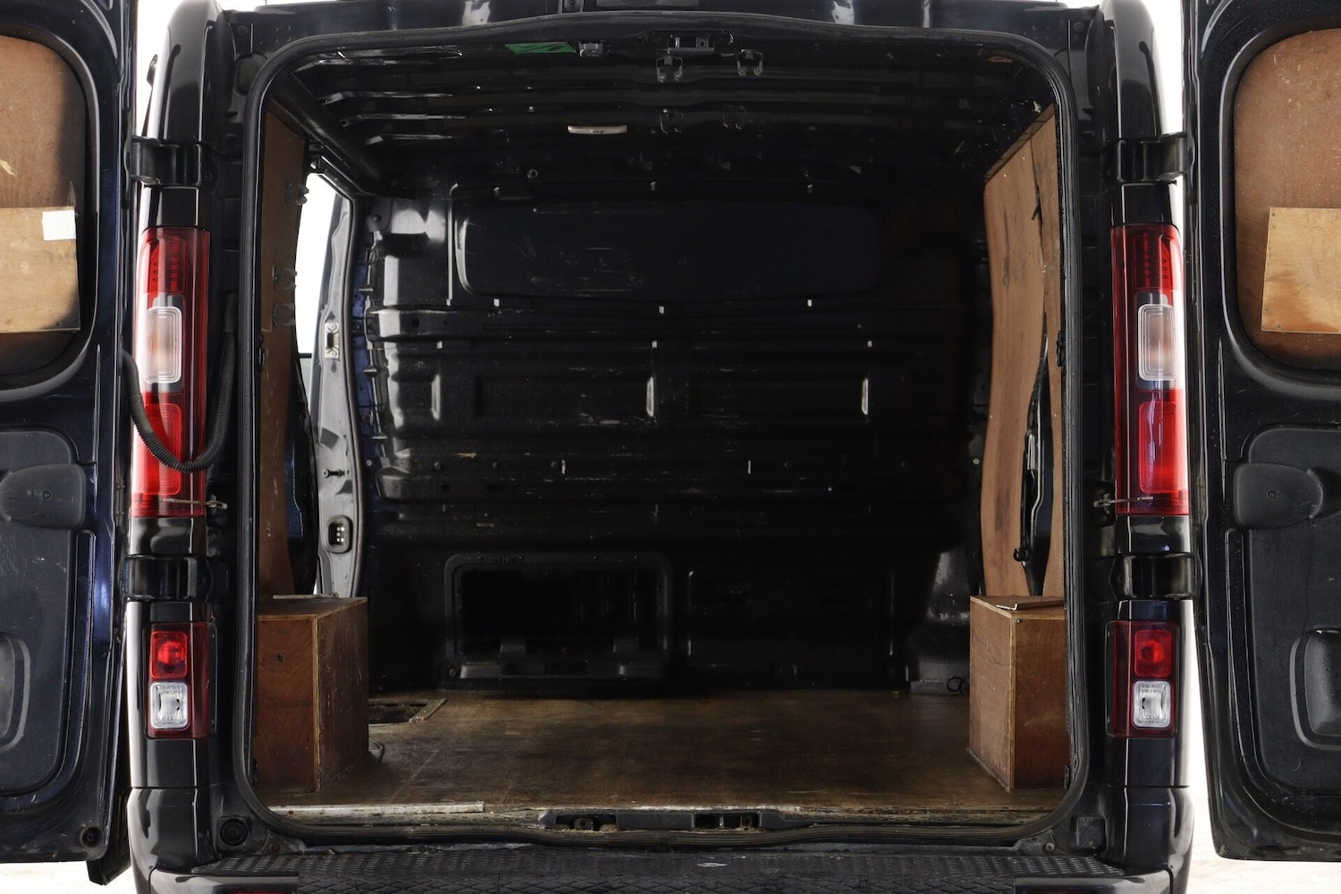 Used Vauxhall Vivaro 2017 for sale - 77873515: Photo 3