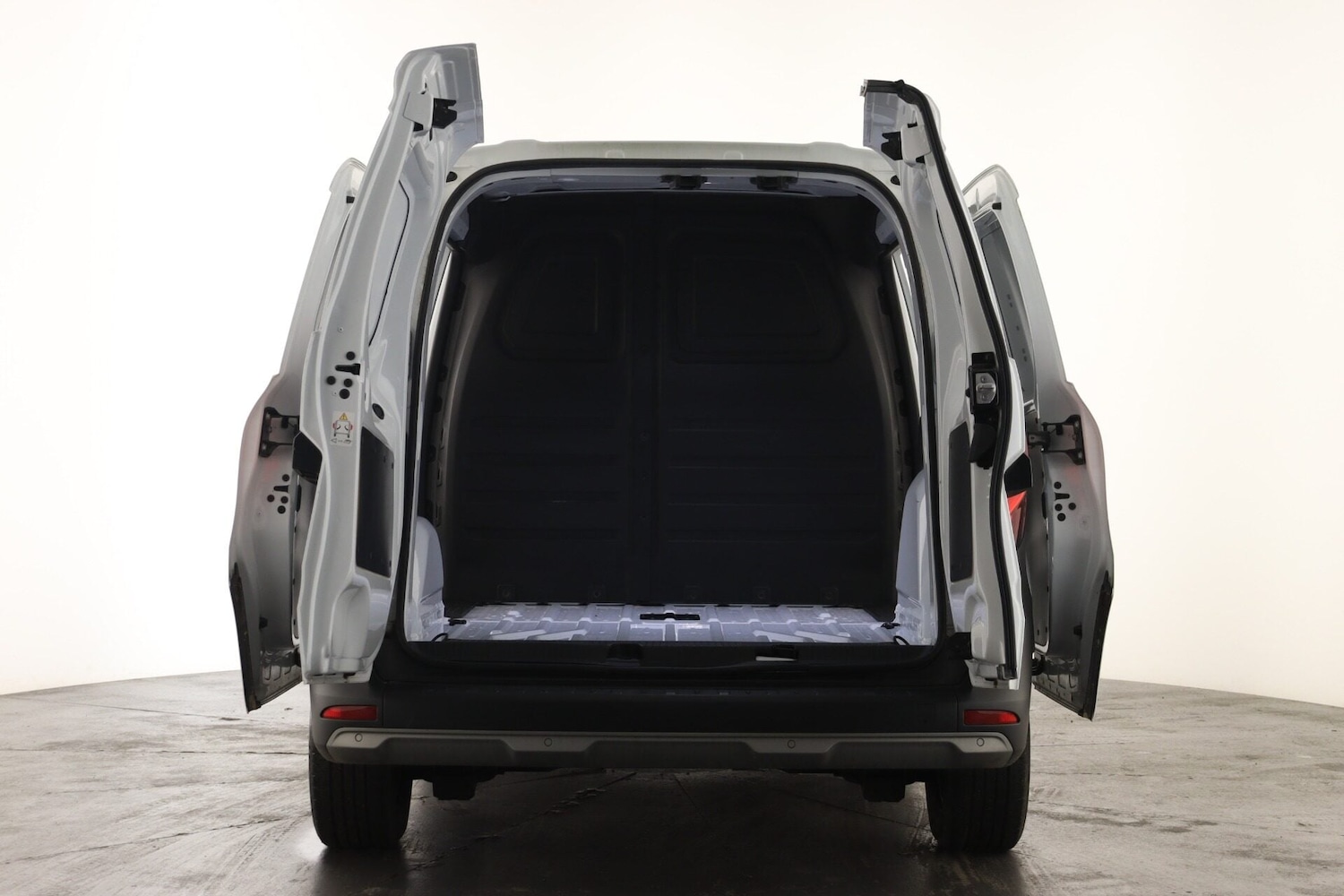 Used Nissan Other 2023 for sale - 77206983: Photo 2