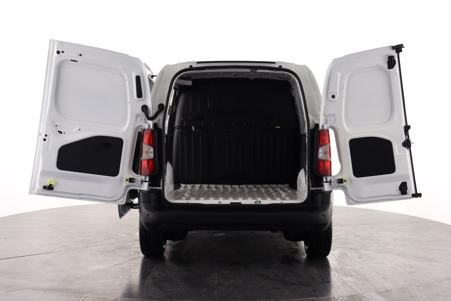 Used Citroen Berlingo 2023 for sale - 77327308: Photo 2