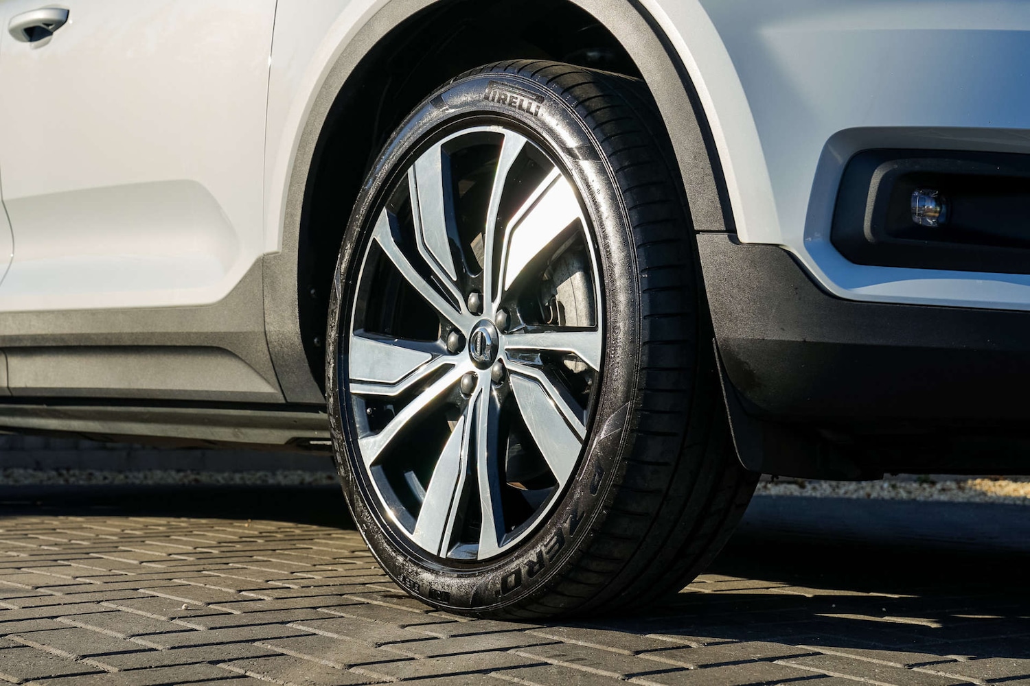 Used Volvo XC40 2021 for sale - 76530923: Photo 2