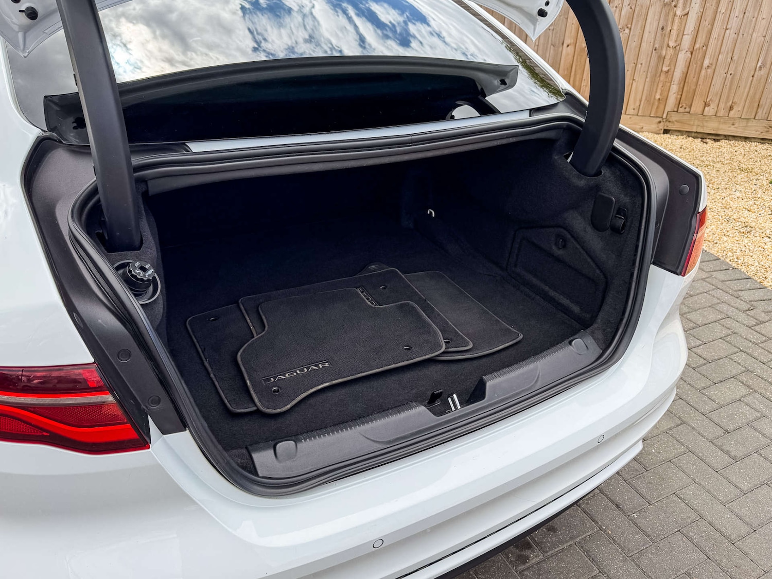 Used Jaguar XE 2020 for sale - 76102726: Photo 18