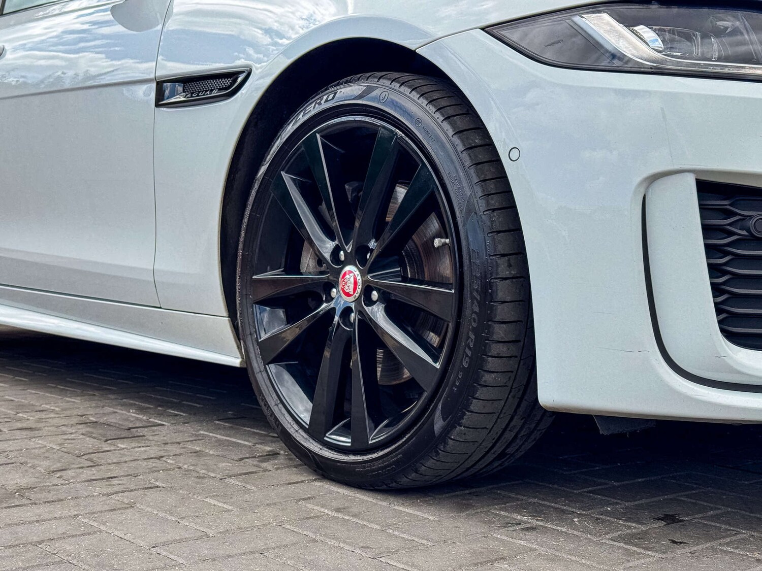 Used Jaguar XE 2020 for sale - 76102726: Photo 2