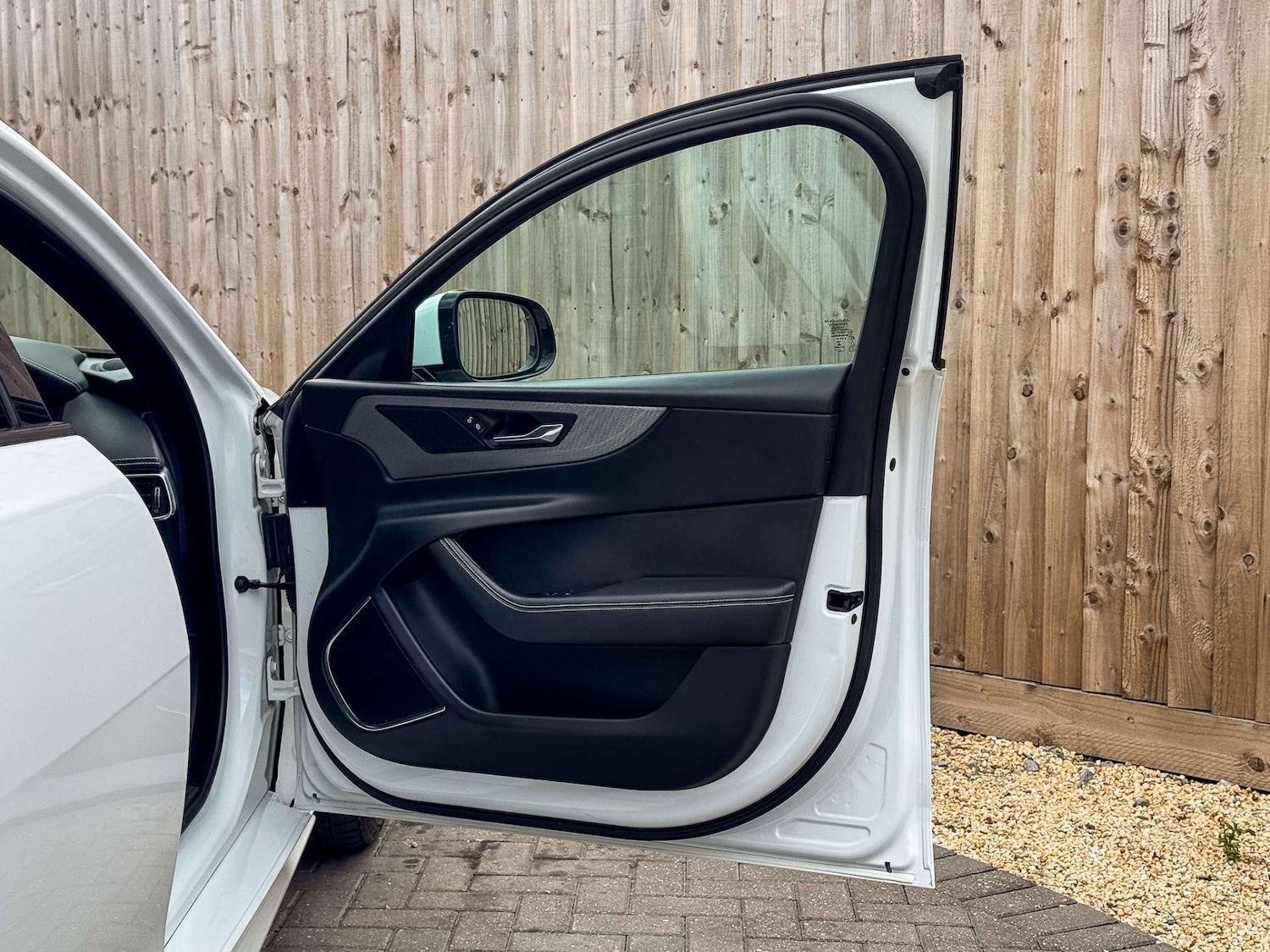 Used Jaguar XE 2020 for sale - 76102726: Photo 9