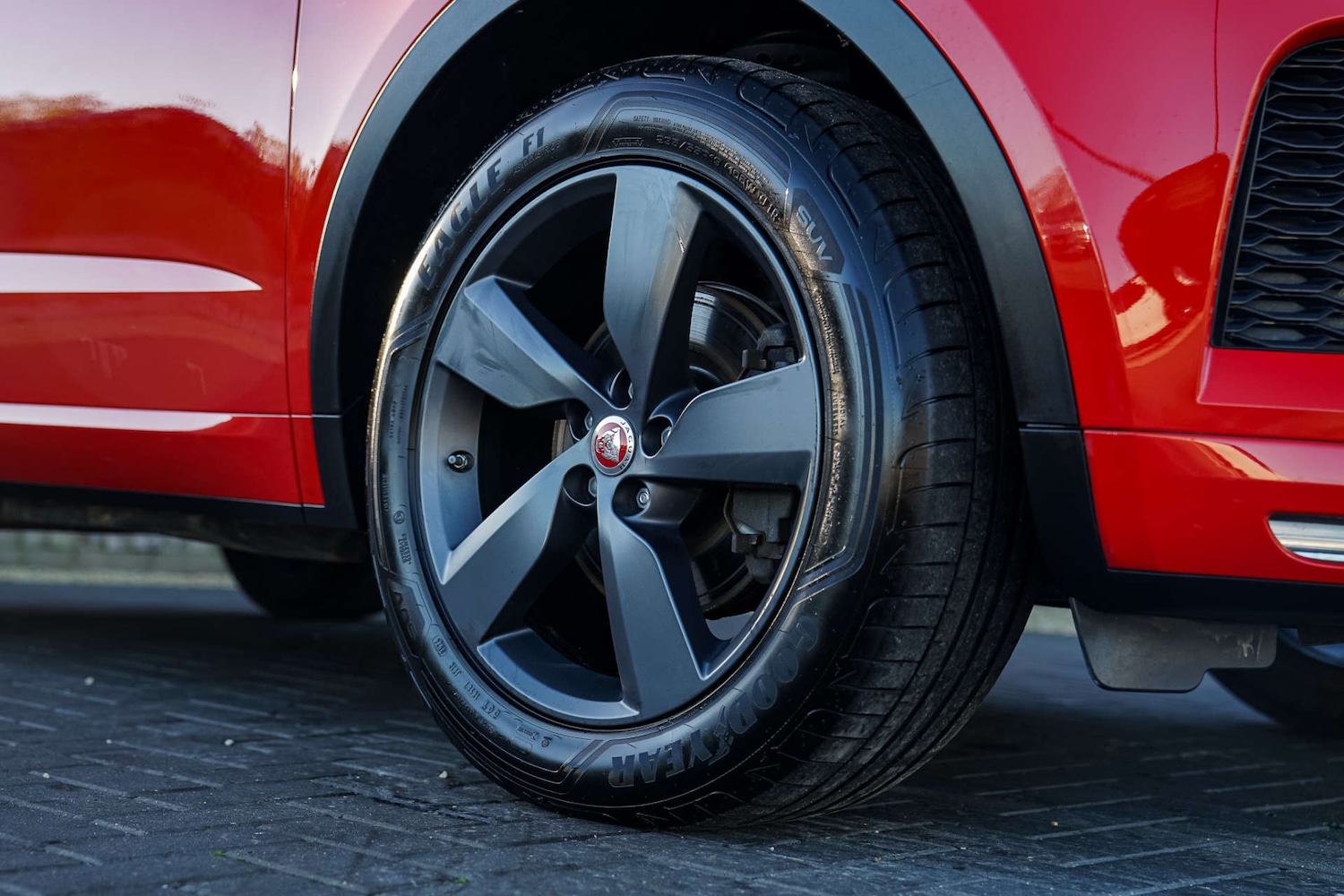 Used Jaguar E-Pace 2020 for sale - 76547264: Photo 2