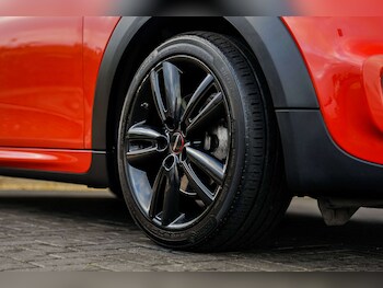 Used MINI Hatch 2019 for sale - 76490994: Photo