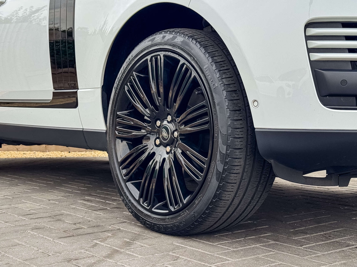 Used Land Rover Range Rover 2021 for sale - 76654062: Photo 2