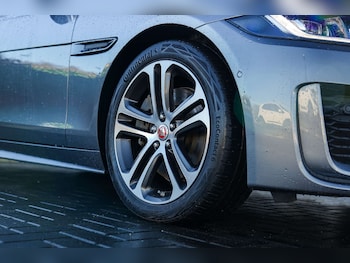 Used Jaguar XE 2020 for sale - 77437663: Photo