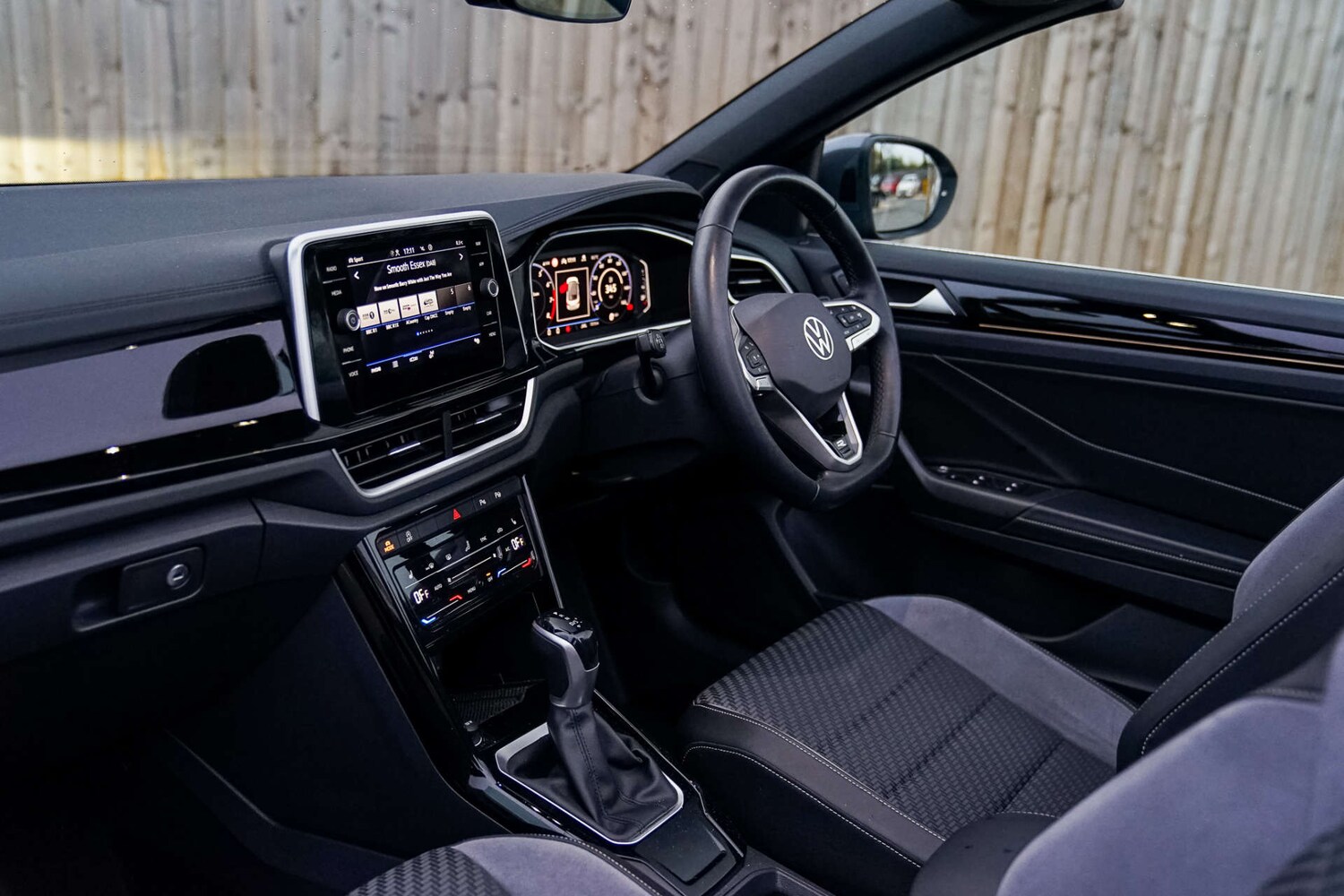 Used Volkswagen T-Roc 2024 for sale - 76663850: Photo 16