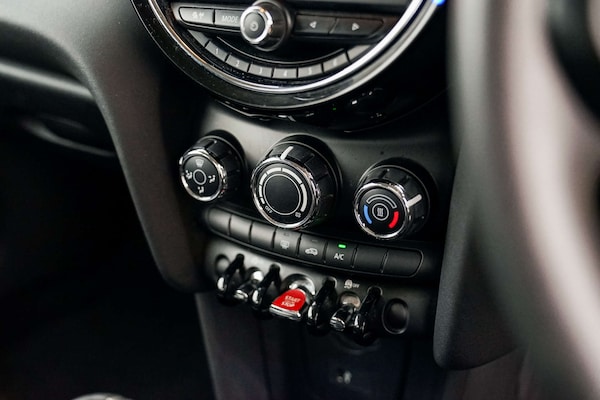 Used MINI Hatch 2018 for sale - 76105298: Photo 16