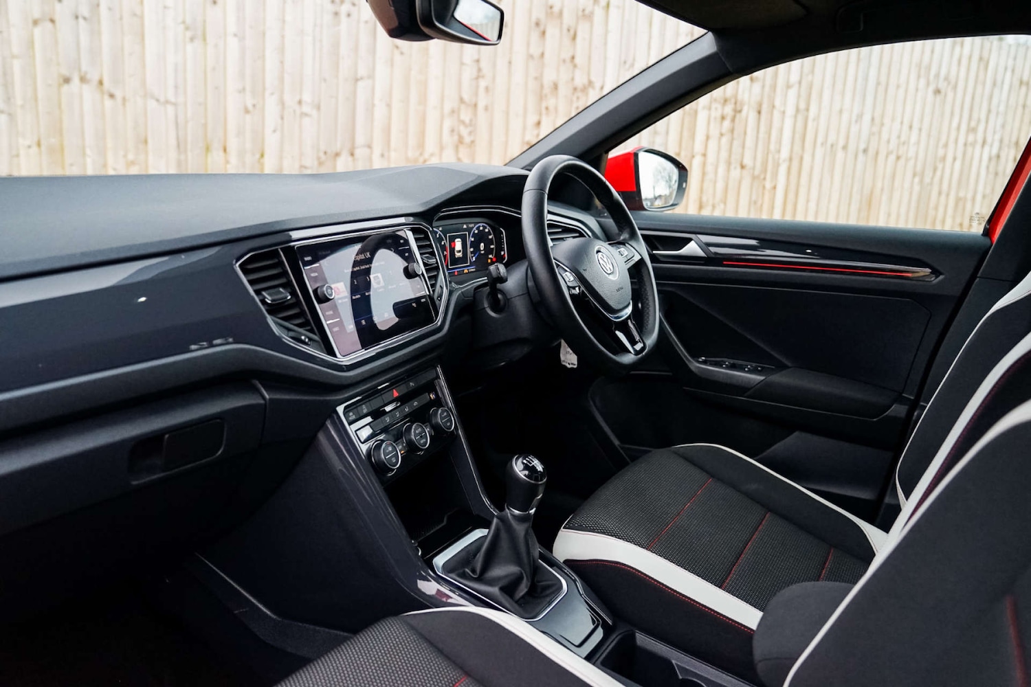 Used Volkswagen T-Roc 2018 for sale - 76437871: Photo 18