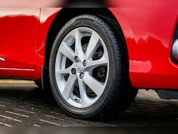 Used Toyota Yaris 2015 for sale - 76642946: Photo