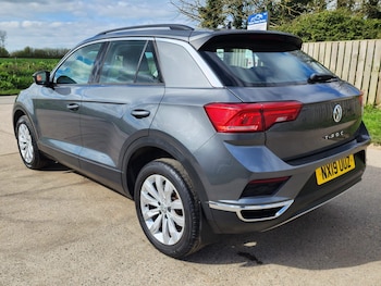Used Volkswagen T-Roc 2019 for sale - 78100572: Photo