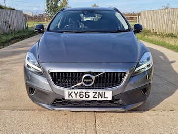 Used Volvo V40 Cross Country 2016 for sale - 75789478: Photo