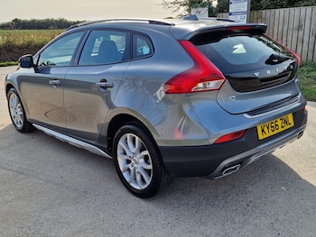 Used Volvo V40 Cross Country 2016 for sale - 75789478: Photo