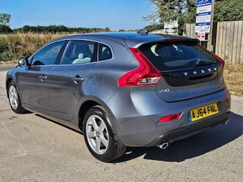 Used Volvo V40 2015 for sale - 79168791: Photo
