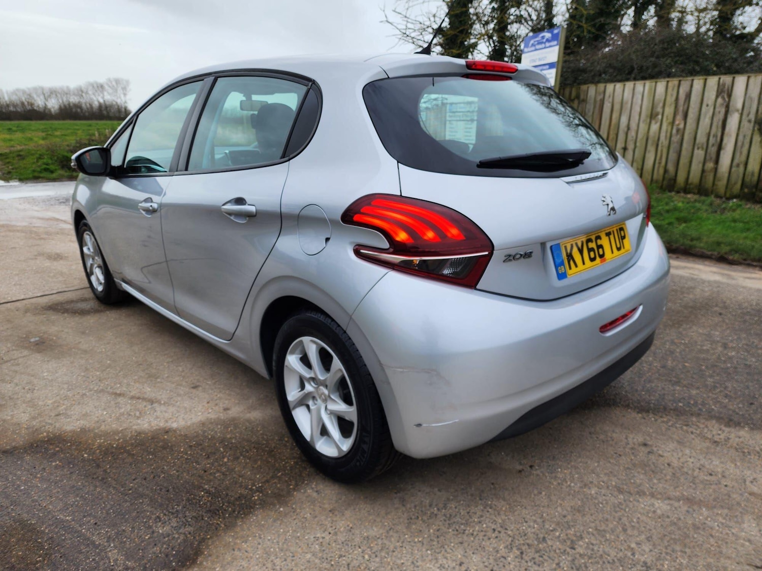 Used Peugeot 208 2016 for sale - 78086429: Photo 4