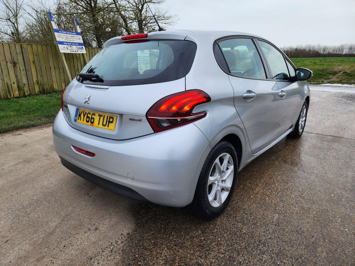 Used Peugeot 208 2016 for sale - 78086429: Photo 6