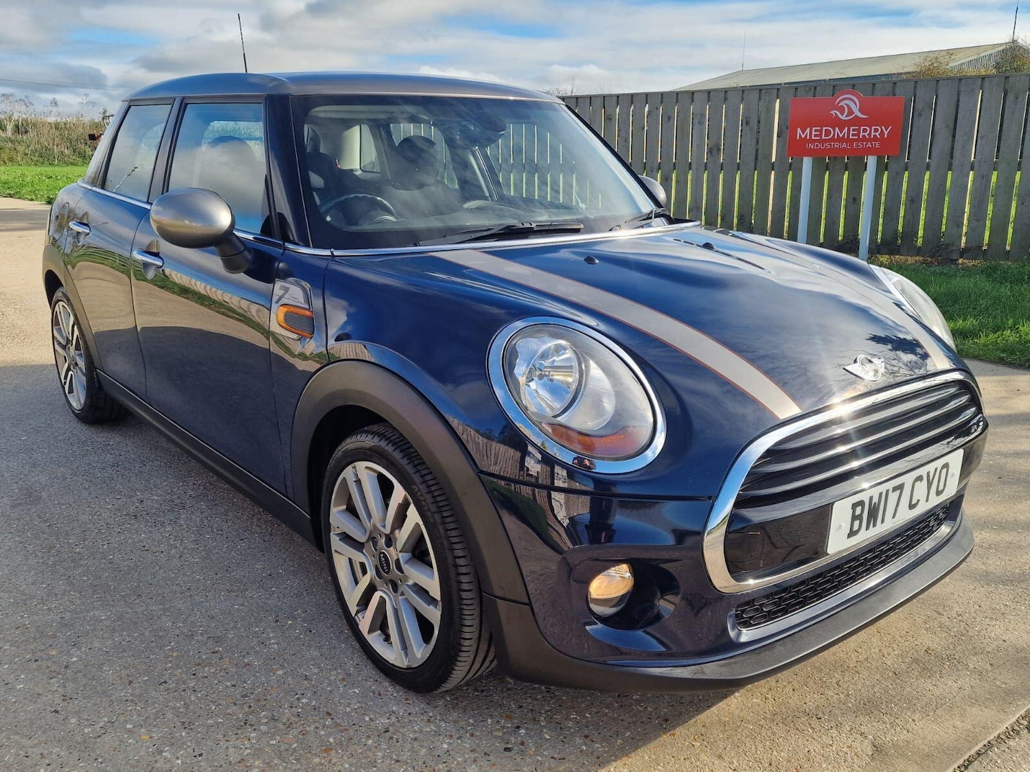 Used MINI Hatch 2017 for sale - 76432599: Photo 1