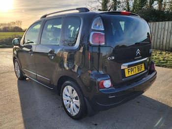 Used Citroen C3 Picasso 2017 for sale - 76689249: Photo