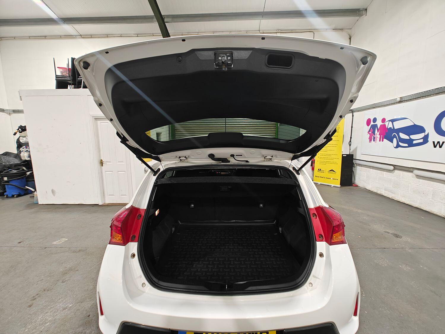 Used Toyota Auris 2013 for sale - 76945616: Photo 37