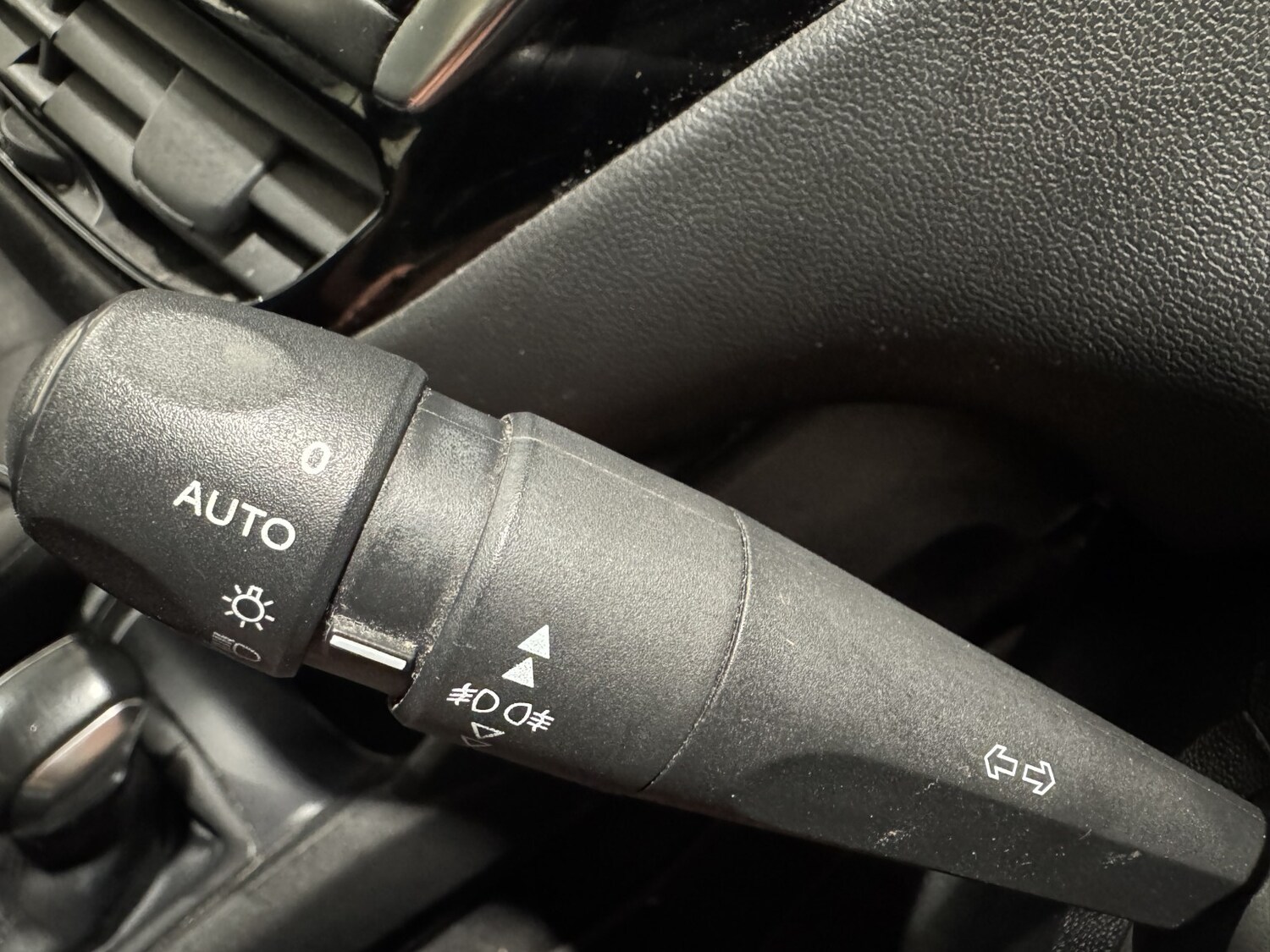 Used Peugeot 208 2015 for sale - 77915748: Photo 20