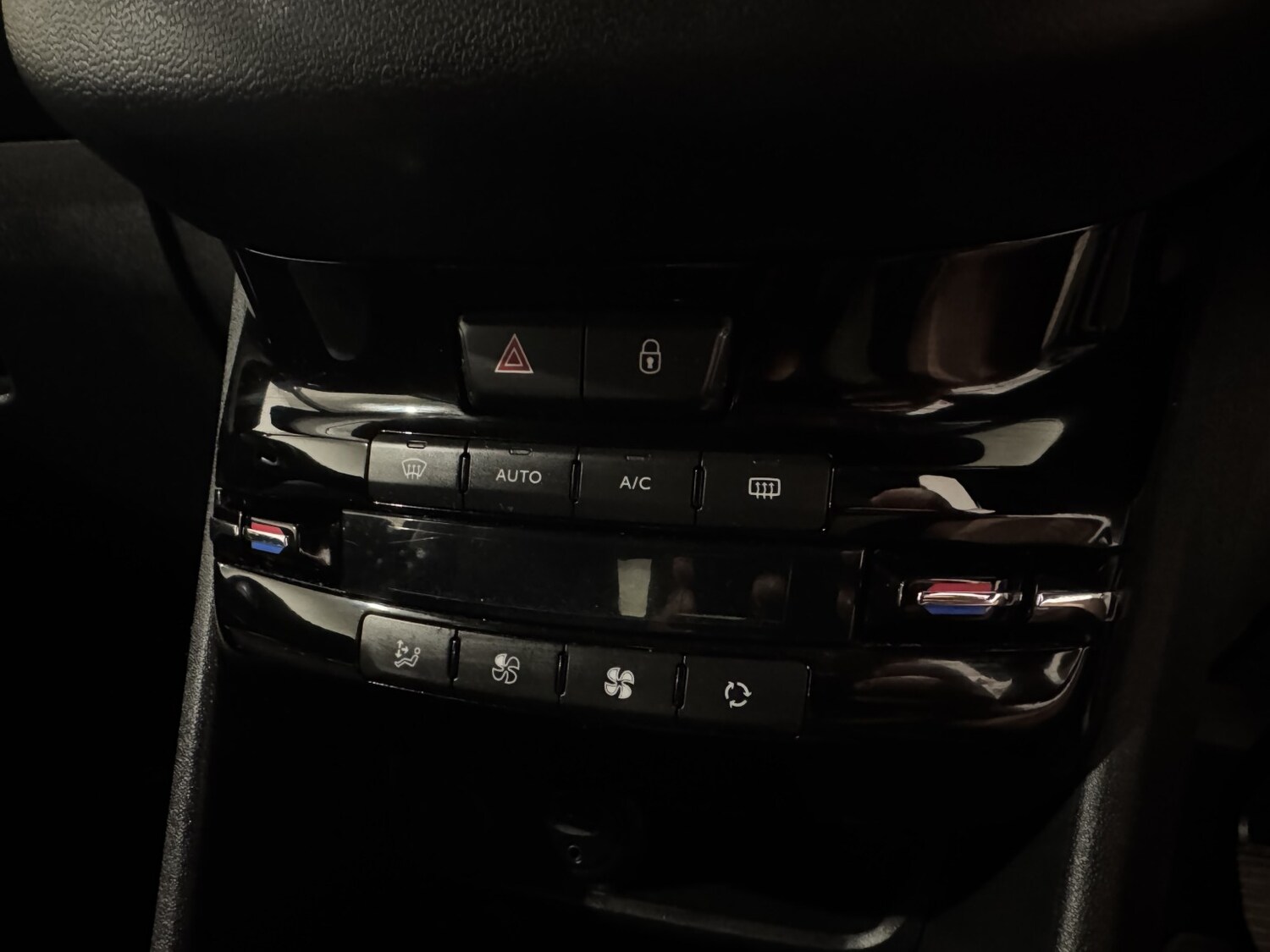 Used Peugeot 208 2015 for sale - 77915748: Photo 24