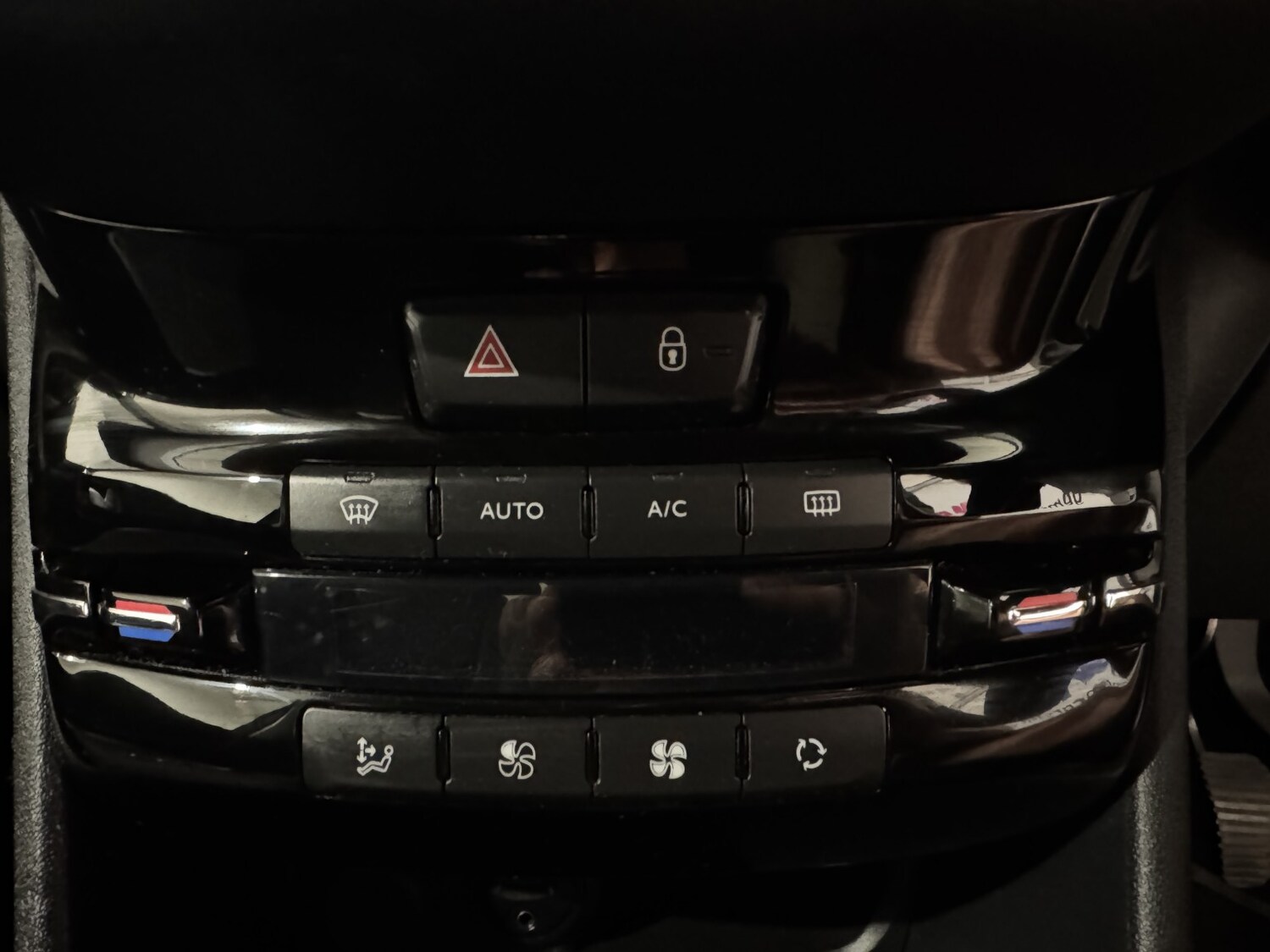 Used Peugeot 208 2015 for sale - 77915748: Photo 25