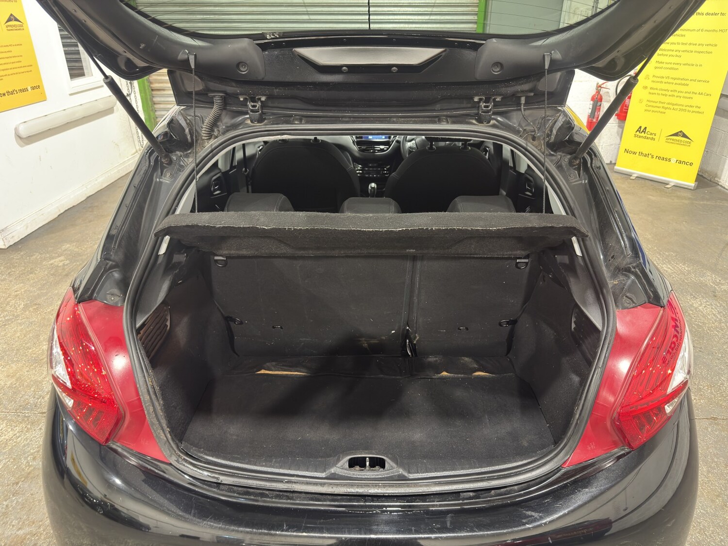 Used Peugeot 208 2015 for sale - 77915748: Photo 29