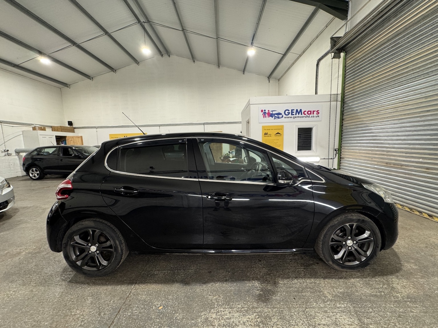 Used Peugeot 208 2015 for sale - 77915748: Photo 3