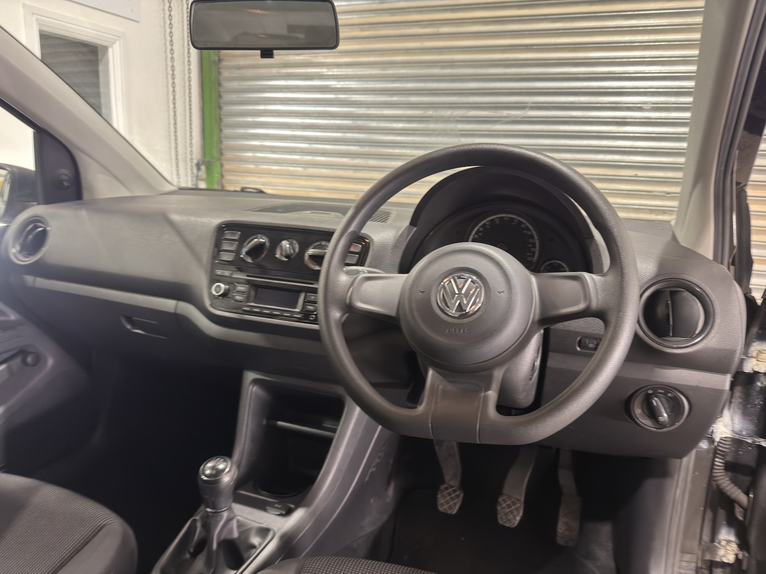 Used Volkswagen up! 2013 for sale - 77749976: Photo 2
