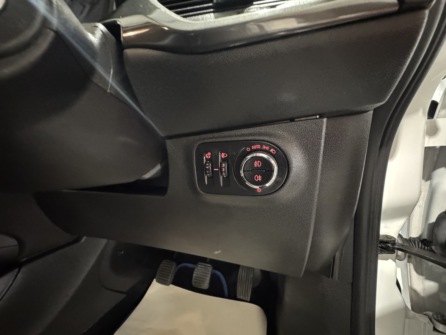 Used Vauxhall Corsa 2016 for sale - 76128918: Photo 28