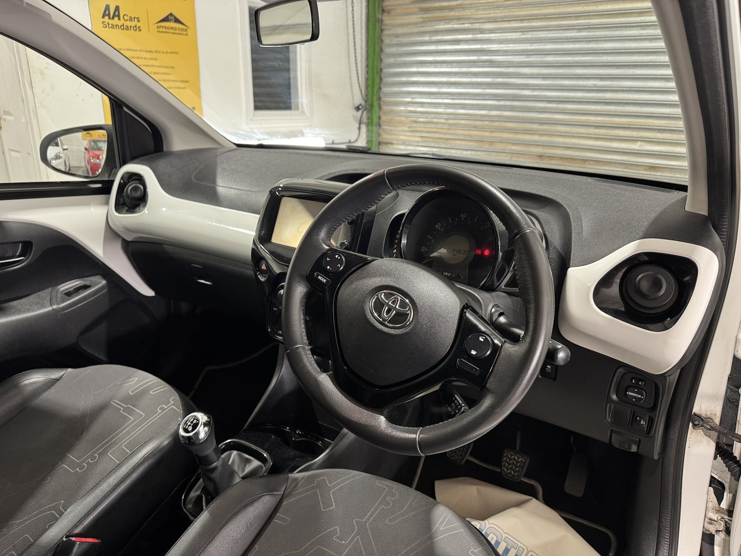 Used Toyota AYGO 2015 for sale - 77233777: Photo 25