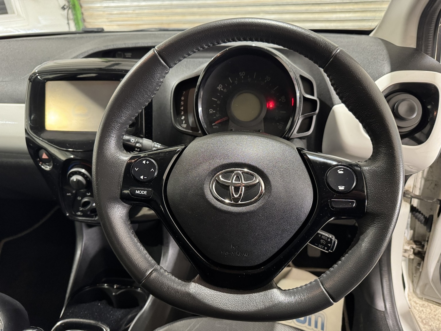 Used Toyota AYGO 2015 for sale - 77233777: Photo 32