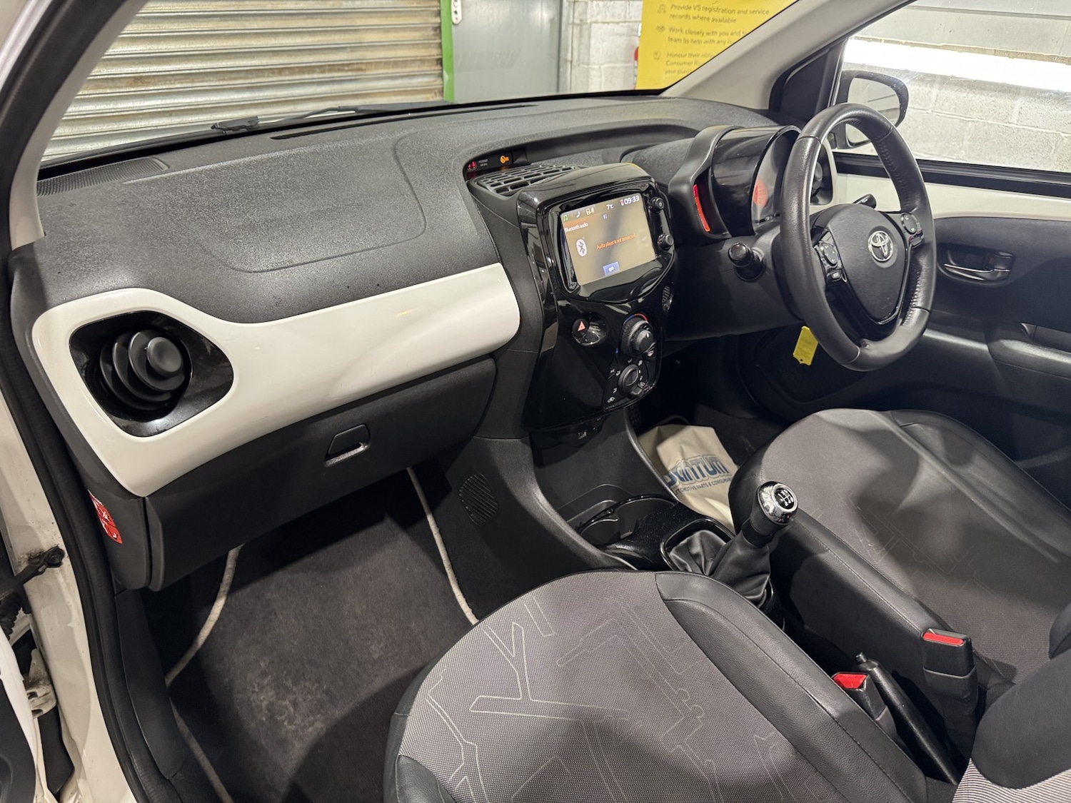 Used Toyota AYGO 2015 for sale - 77233777: Photo 61