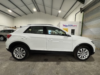 Used Volkswagen T-Roc 2019 for sale - 79067400: Photo