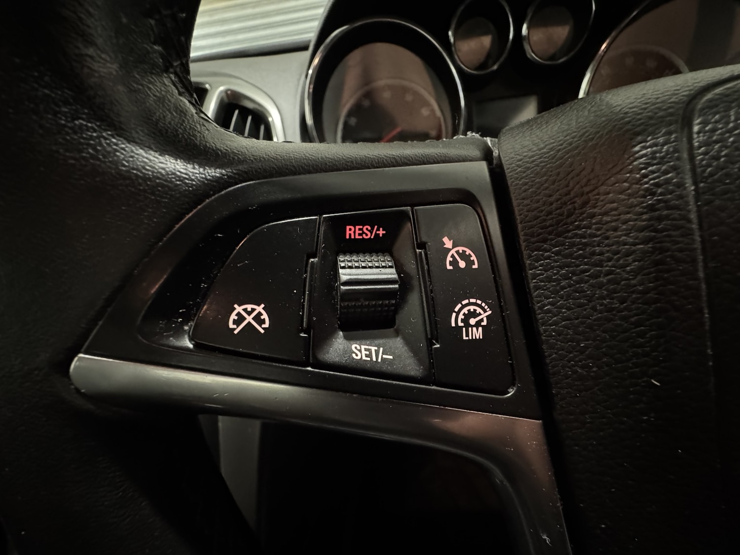 Used Vauxhall Astra 2013 for sale - 76836945: Photo 31