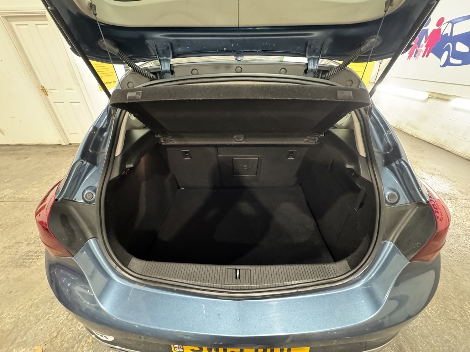 Used Vauxhall Astra 2013 for sale - 76836945: Photo 45