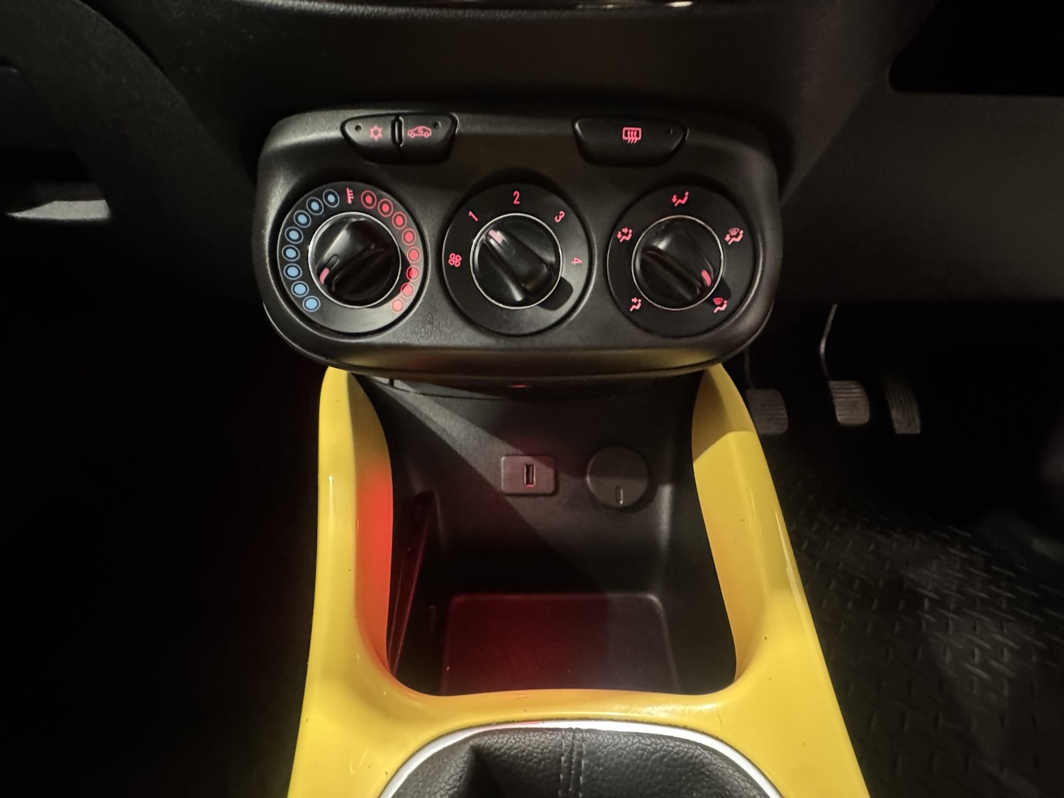 Used Vauxhall ADAM 2014 for sale - 76461549: Photo 40