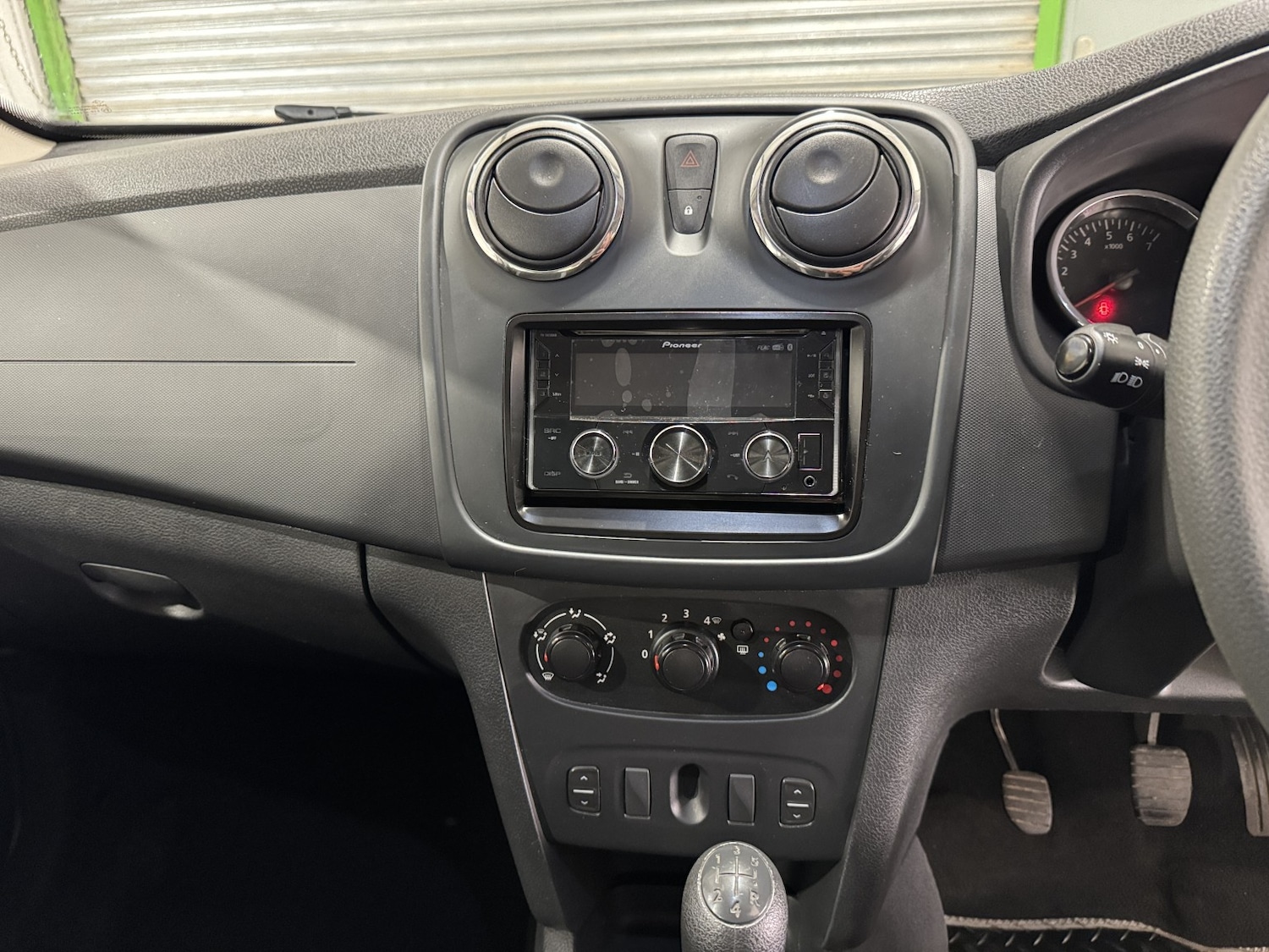 Used Dacia Sandero 2015 for sale - 77289088: Photo 23