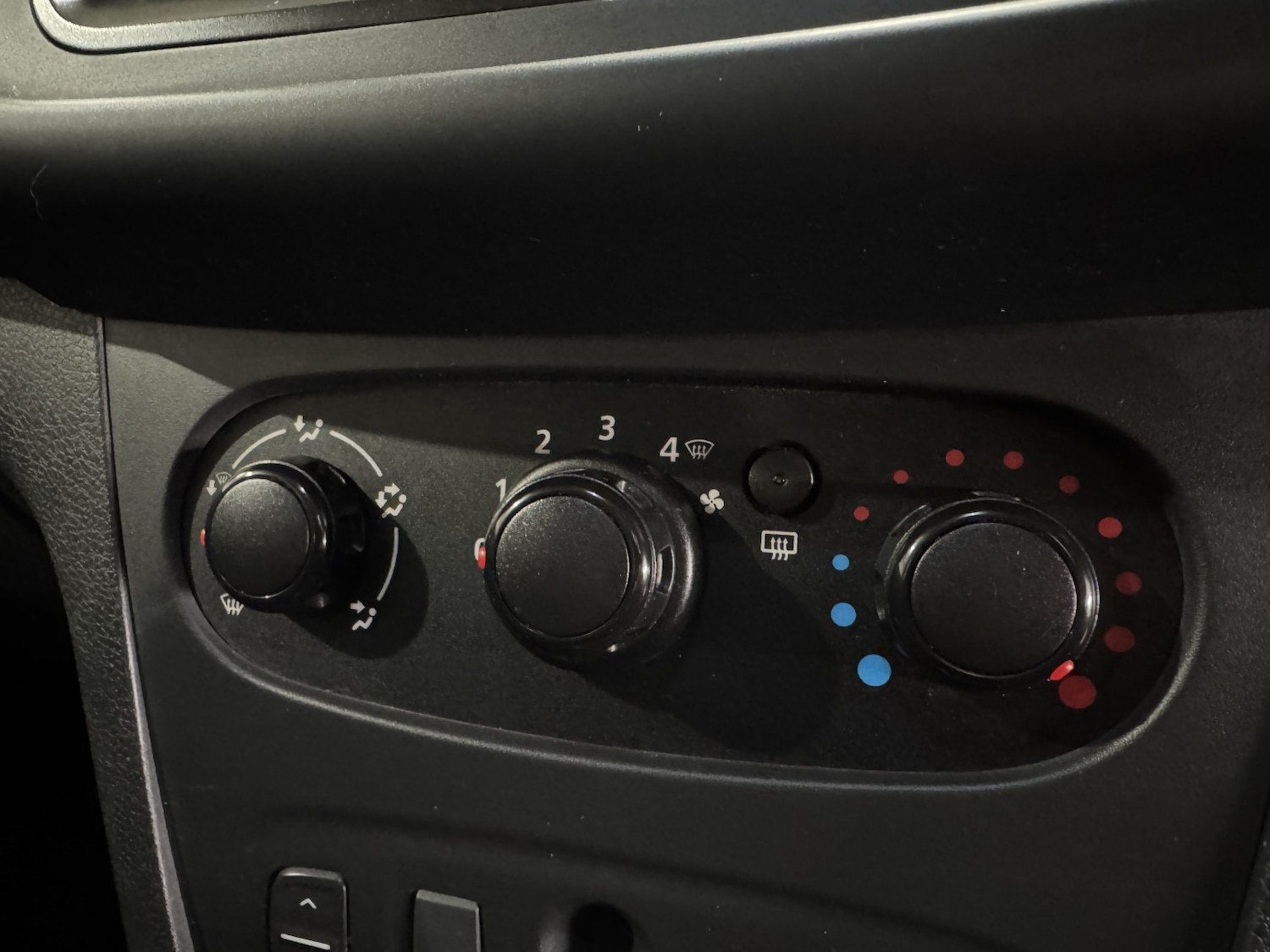 Used Dacia Sandero 2015 for sale - 77289088: Photo 26