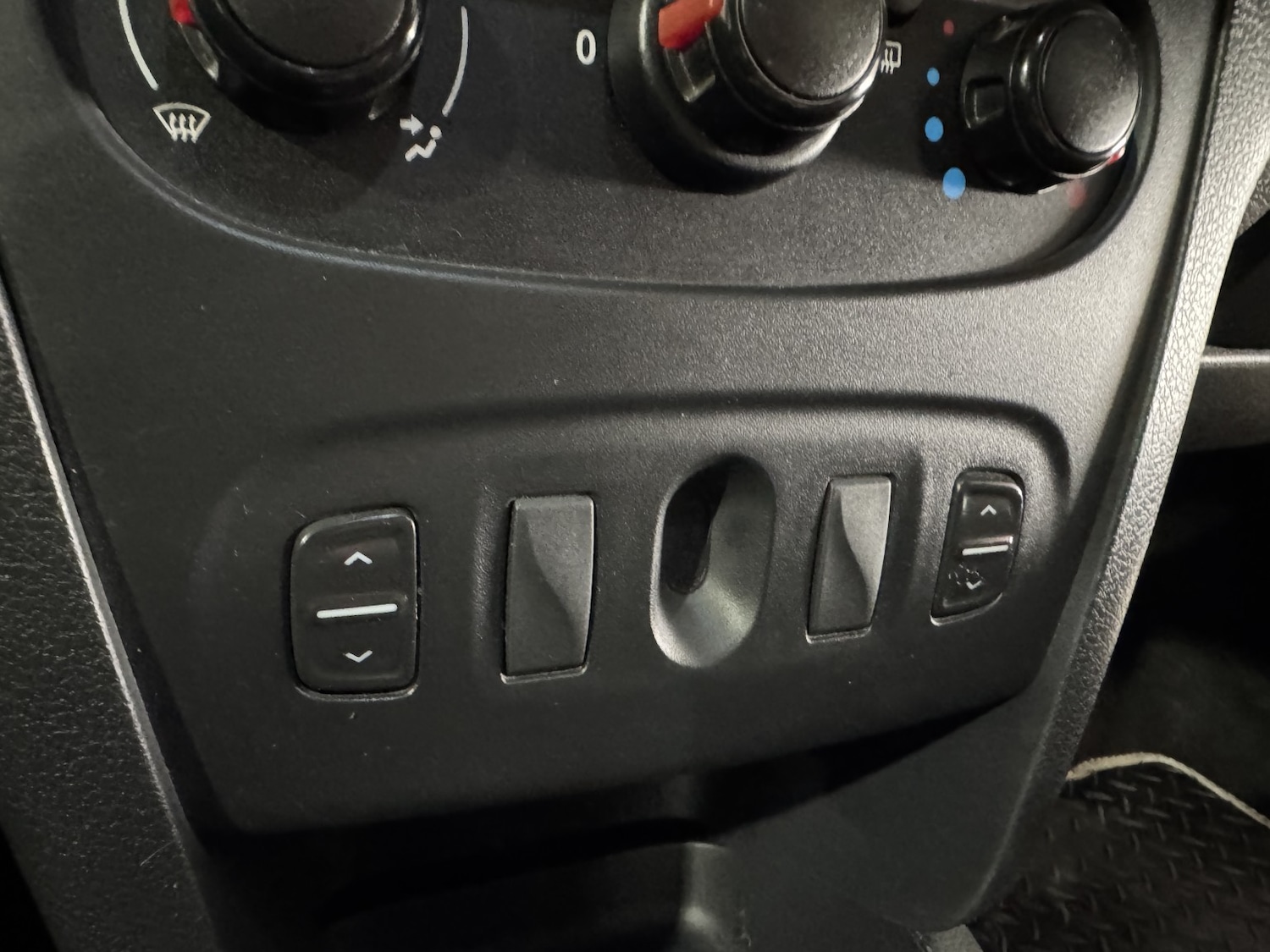 Used Dacia Sandero 2015 for sale - 77289088: Photo 27