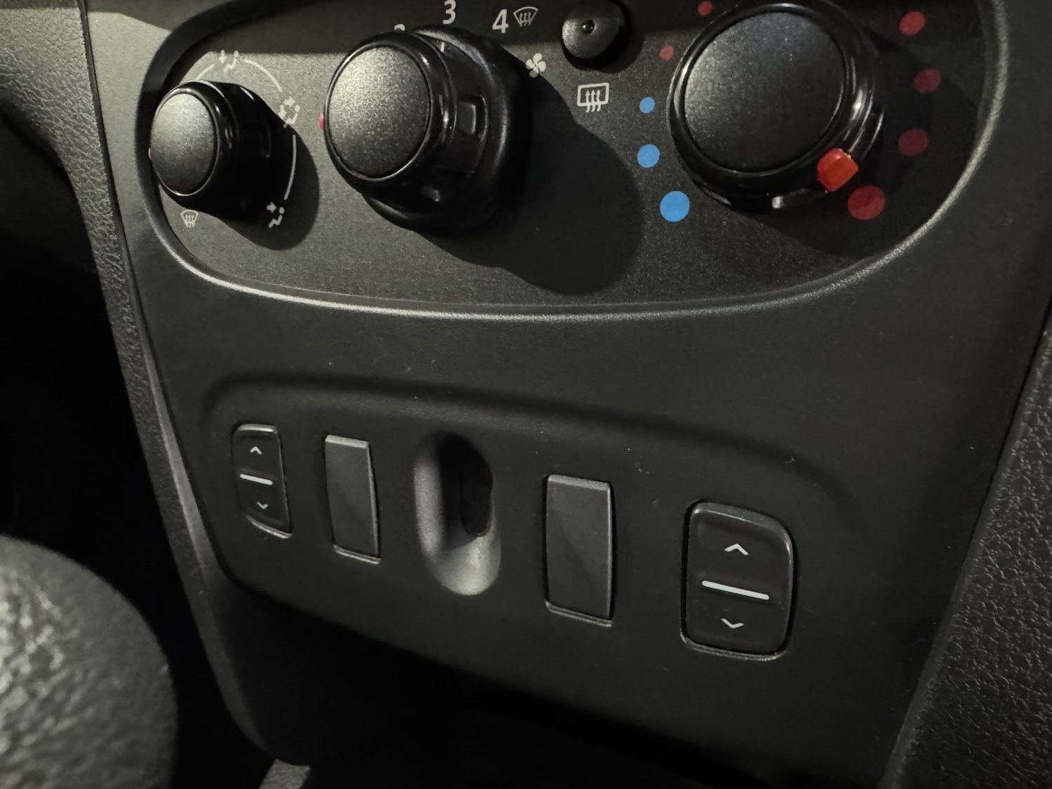 Used Dacia Sandero 2015 for sale - 77289088: Photo 28