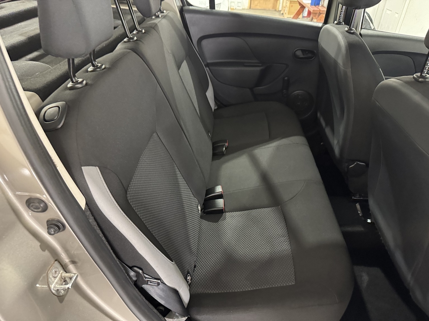 Used Dacia Sandero 2015 for sale - 77289088: Photo 31