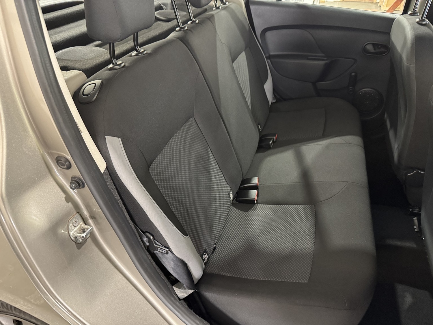 Used Dacia Sandero 2015 for sale - 77289088: Photo 32