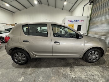 Used Dacia Sandero 2015 for sale - 77289088: Photo