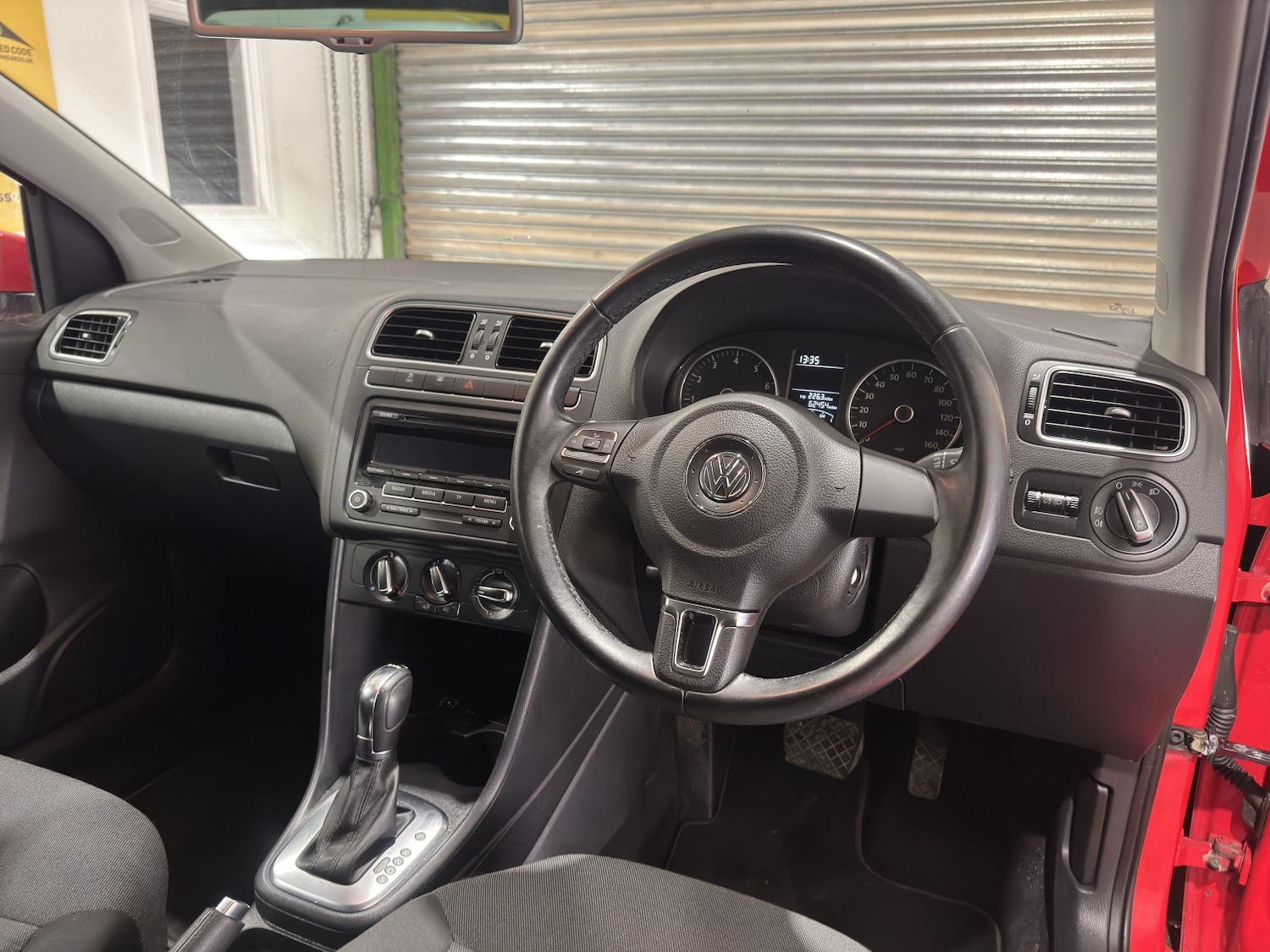 Used Volkswagen Polo 2011 for sale - 77749975: Photo 2