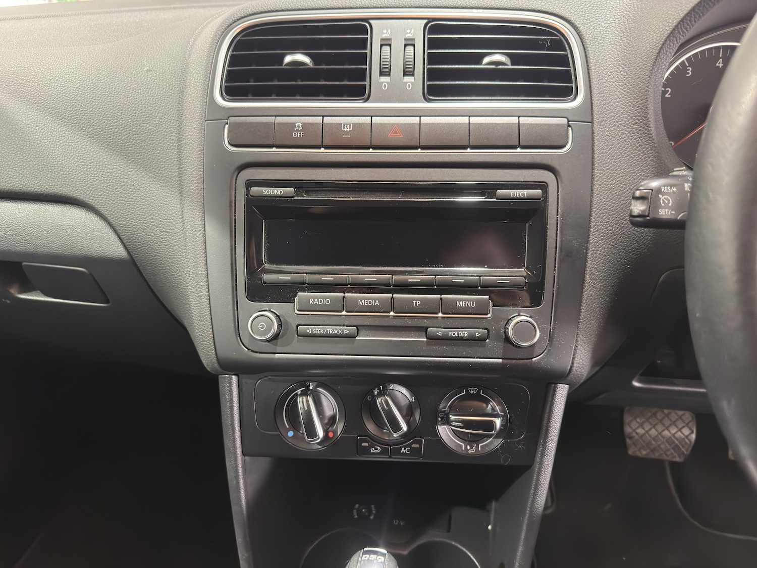 Used Volkswagen Polo 2011 for sale - 77749975: Photo 4