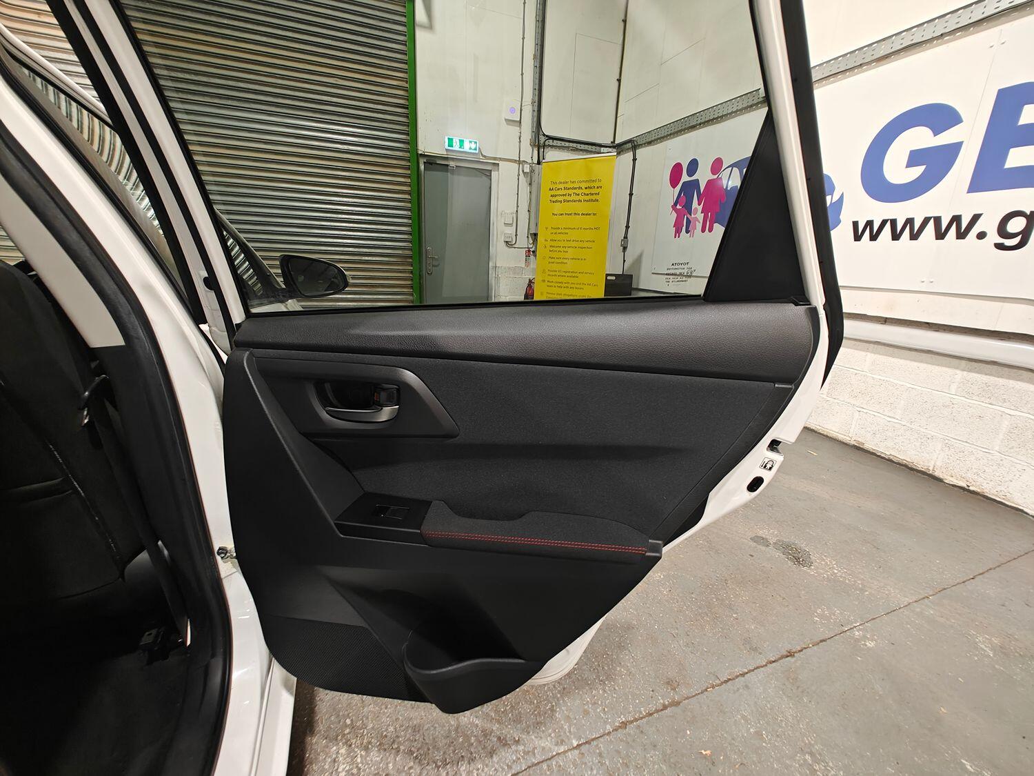 Used Toyota Auris 2013 for sale - 77289081: Photo 40