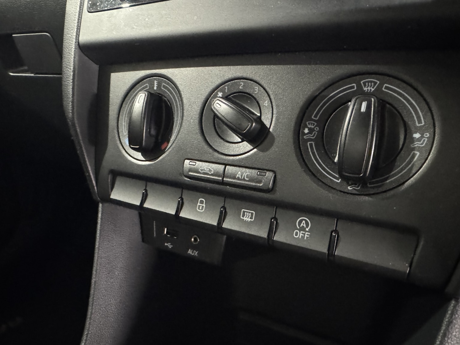 Used Skoda Rapid 2015 for sale - 77749832: Photo 30